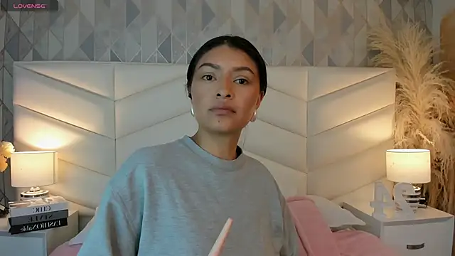 Snapshot of victoria___jonnes chatting on 18, 9, 2025 victoria jonnes online show from 18, 9, 2025