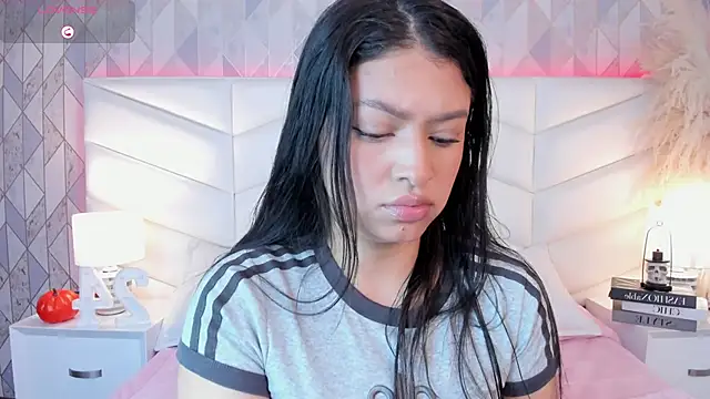 Snapshot of victoria___jonnes chatting on 8, 10, 2025 victoria jonnes online show from 8, 10, 2025