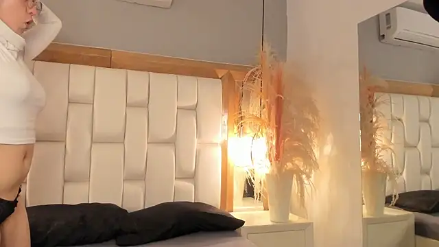 Daphne And Roger online show from 11, 9, 2025