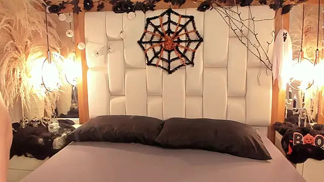 Daphne And Roger online show from 31, 10, 2025