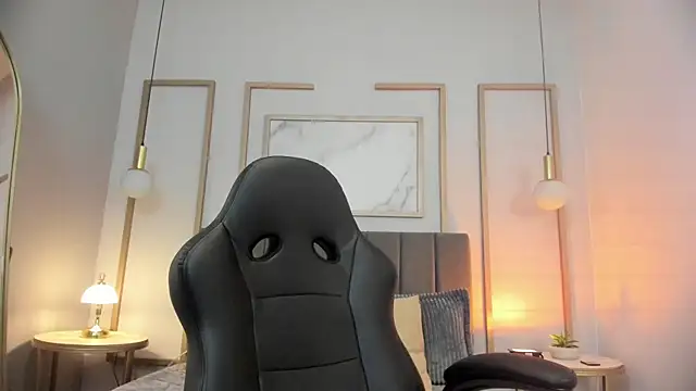 ivy collins  online show from 19, 4, 2026