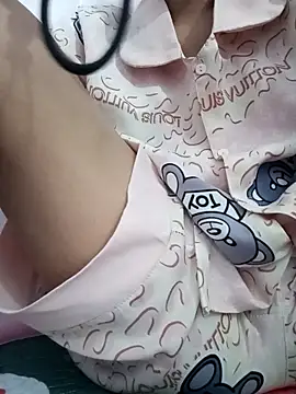 Snapshot of Yoo_j chatting on 15, 10, 2025 Yoo j online show from 15, 10, 2025