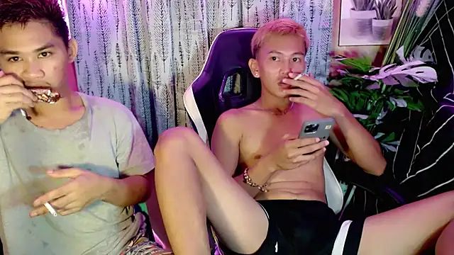 Snapshot of asianhardcock25 chatting on 21, 10, 2025 asianhardcock25 online show from 21, 10, 2025