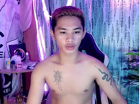 Snapshot of asianhardcock25 chatting on 25, 10, 2025 asianhardcock25 online show from 25, 10, 2025