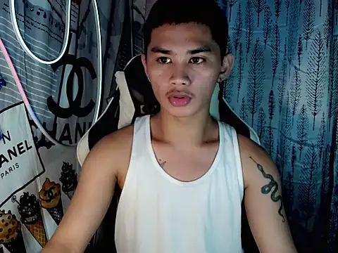 Snapshot of asianhardcock25 chatting on 26, 11, 2025 asianhardcock25 online show from 26, 11, 2025