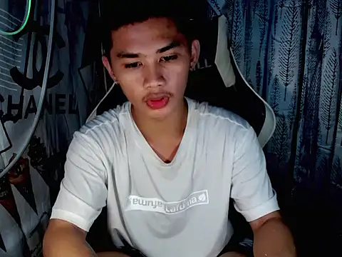 Snapshot of asianhardcock25 chatting on 27, 11, 2025 asianhardcock25 online show from 27, 11, 2025