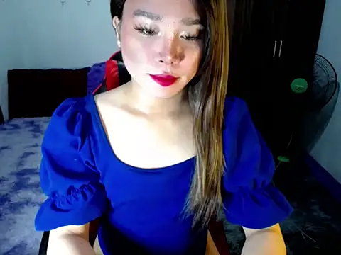 Urassiansweetcummer online show from 16, 11, 2025