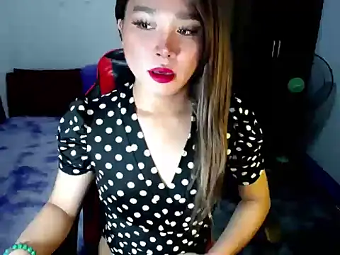 Urassiansweetcummer online show from 23, 11, 2025