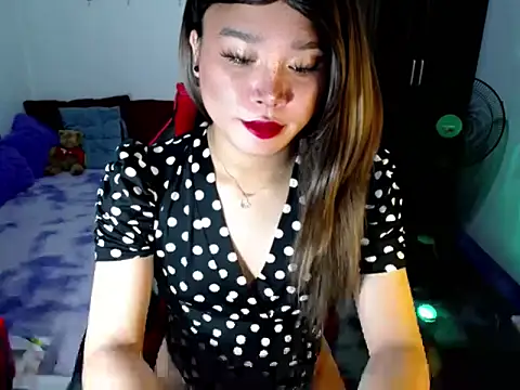 Urassiansweetcummer online show from 4, 3, 2026