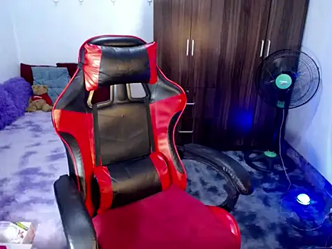 Urassiansweetcummer online show from 7, 4, 2026