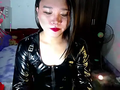 Urassiansweetcummer online show from 23, 7, 2026