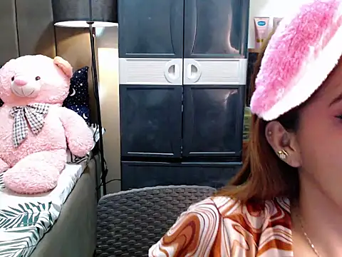 Snapshot of urswtasian_chesca chatting on 26, 11, 2025 urswtasian chesca online show from 26, 11, 2025