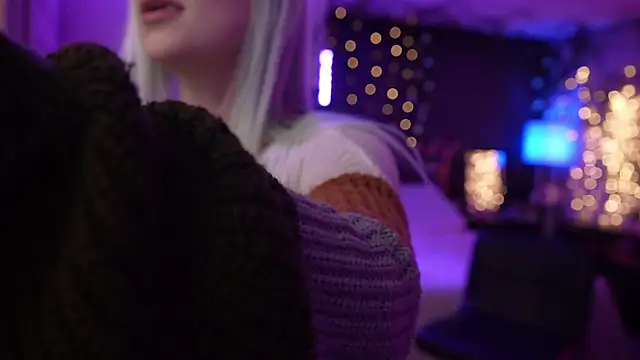 Snapshot of littlelune chatting on 26, 10, 2025 littlelune online show from 26, 10, 2025