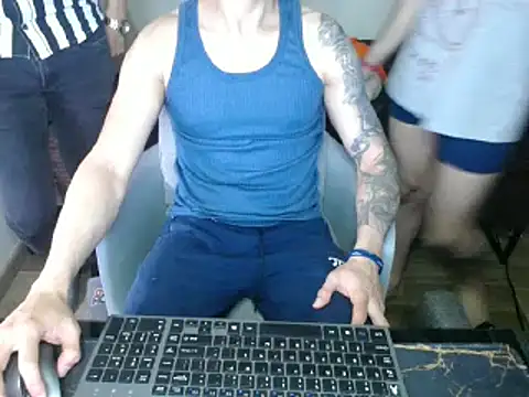 Snapshot of bossking017 chatting on 8, 3, 2025 bossking017 online show from 8, 3, 2025