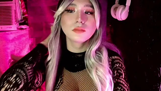 UrhotlucyTS online show from 3, 12, 2025