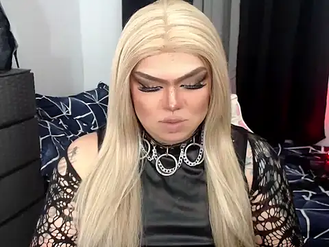 Snapshot of michellevixen922 chatting on 3, 11, 2025 michellevixen922 online show from 3, 11, 2025