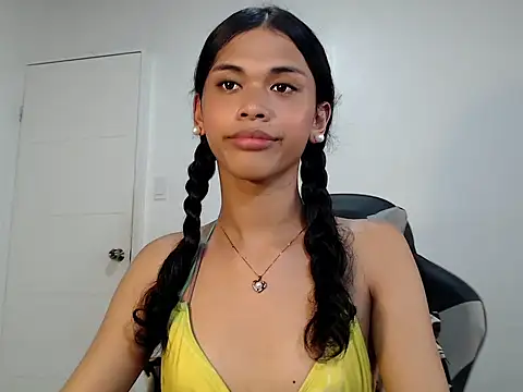 Snapshot of urcurlydiva chatting on 8, 11, 2025 urcurlydiva online show from 8, 11, 2025