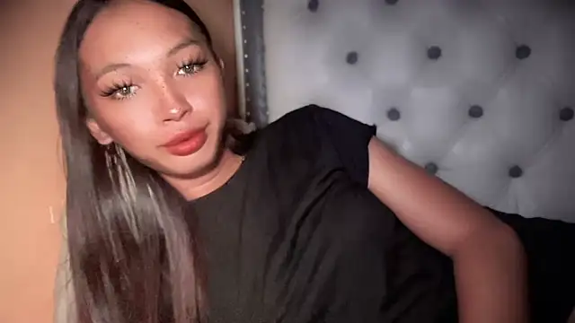 Snapshot of Simi_Ipit chatting on 17, 10, 2025 Simi Ipit online show from 17, 10, 2025