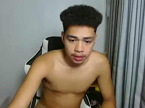 Snapshot of curlyasian_njxx chatting on 8, 6, 2026 curlyasian njxx online show from 8, 6, 2026