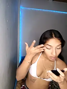 Snapshot of Sharlotte_Watts chatting on 8, 10, 2025 Sharlotte Watts online show from 8, 10, 2025