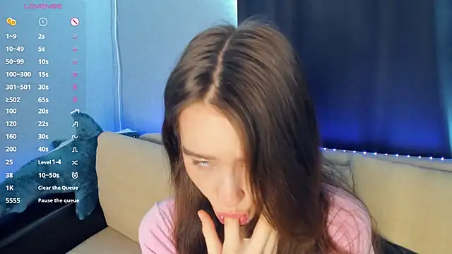 lovelyalivia online show from 3, 4, 2026