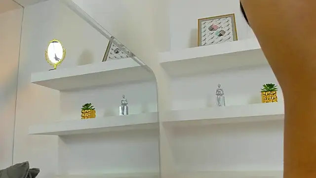 Snapshot of IsabellaMonet chatting on 3, 10, 2025 IsabellaMonet online show from 3, 10, 2025