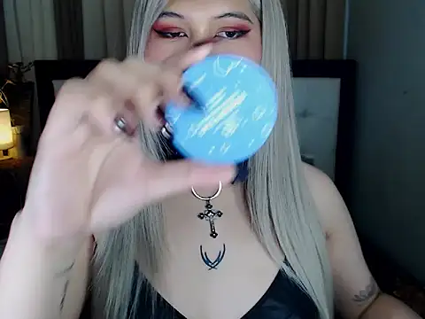 NaomiSmall online show from 11, 9, 2025