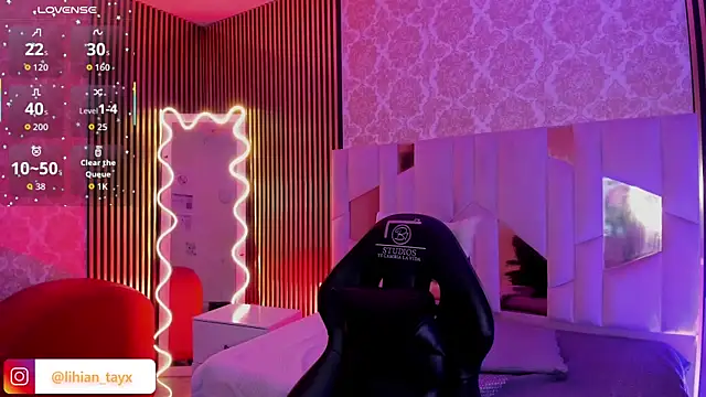 LIHIAN TAY online show from 5, 11, 2025