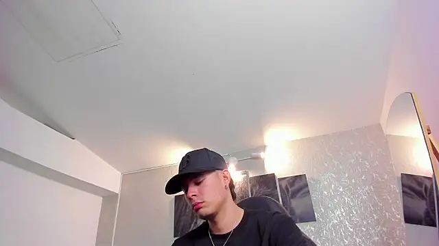 Snapshot of nils_saint chatting on 28, 10, 2025 nils saint online show from 28, 10, 2025