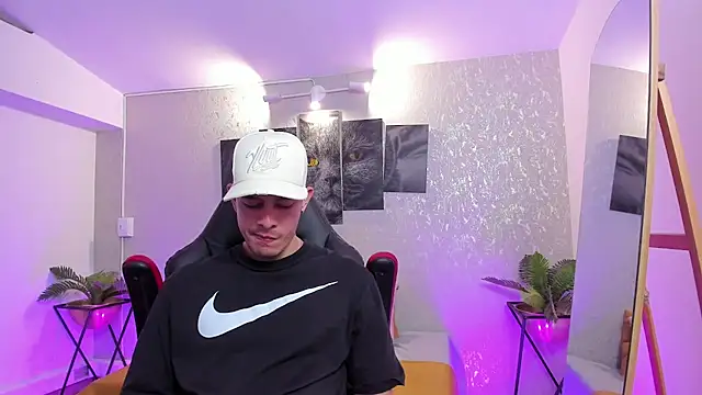 Snapshot of nils_saint chatting on 9, 11, 2025 nils saint online show from 9, 11, 2025