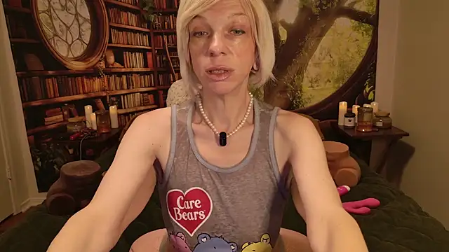 HaileeAtHome online show from 24, 6, 2026