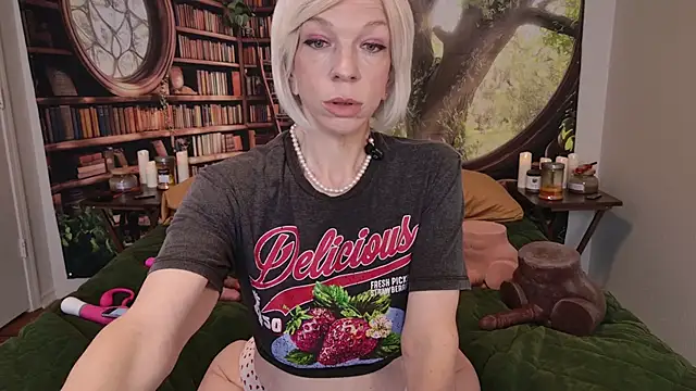 HaileeAtHome online show from 25, 6, 2026