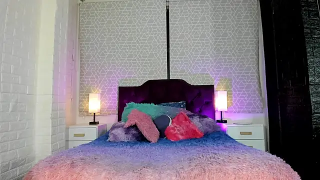 Zamara Kleii online show from 3, 10, 2025