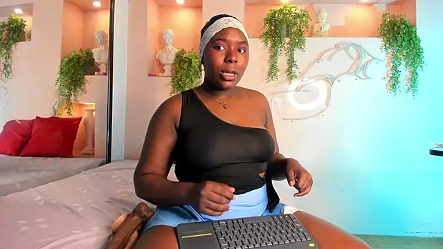 NanyMoreno online show from 19, 11, 2025