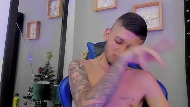 Mathewboy1 online show from 22, 12, 2025