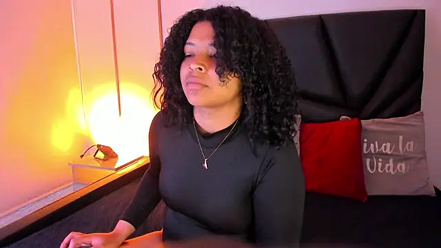 Snapshot of Dakota_Mars chatting on 27, 11, 2025 Dakota Mars online show from 27, 11, 2025