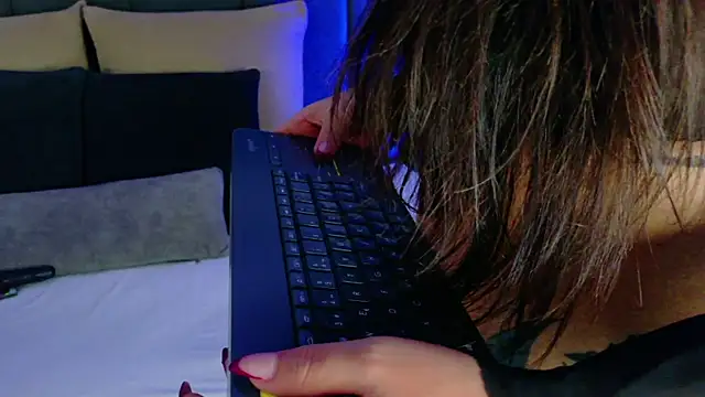 Adaa Stone online show from 8, 11, 2025