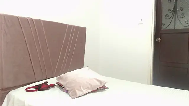 nathaly jones  online show from 25, 11, 2025