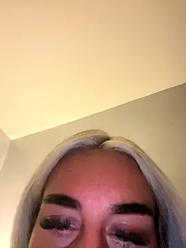 Snapshot of EllieMaeBaby chatting on 12, 9, 2025 EllieMaeBaby online show from 12, 9, 2025