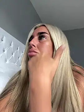 Snapshot of EllieMaeBaby chatting on 12, 9, 2025 EllieMaeBaby online show from 12, 9, 2025