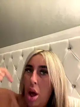 Snapshot of EllieMaeBaby chatting on 13, 9, 2025 EllieMaeBaby online show from 13, 9, 2025