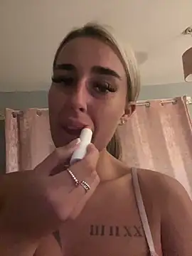 Snapshot of EllieMaeBaby chatting on 10, 10, 2025 EllieMaeBaby online show from 10, 10, 2025