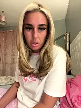 Snapshot of EllieMaeBaby chatting on 26, 11, 2025 EllieMaeBaby online show from 26, 11, 2025