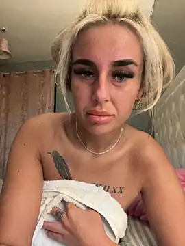 Snapshot of EllieMaeBaby chatting on 28, 11, 2025 EllieMaeBaby online show from 28, 11, 2025