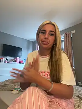 Snapshot of EllieMaeBaby chatting on 5, 12, 2025 EllieMaeBaby online show from 5, 12, 2025