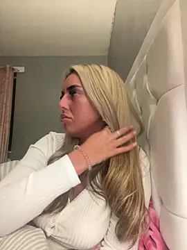 Snapshot of EllieMaeBaby chatting on 8, 1, 2026 EllieMaeBaby online show from 8, 1, 2026