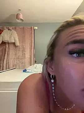 Snapshot of EllieMaeBaby chatting on 6, 2, 2026 EllieMaeBaby online show from 6, 2, 2026