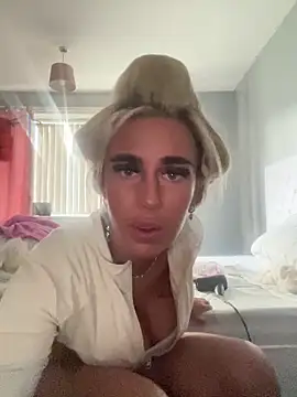 Snapshot of EllieMaeBaby chatting on 8, 2, 2026 EllieMaeBaby online show from 8, 2, 2026