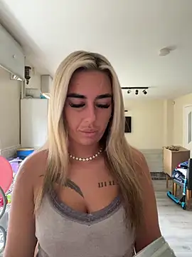 Snapshot of EllieMaeBaby chatting on 27, 2, 2026 EllieMaeBaby online show from 27, 2, 2026