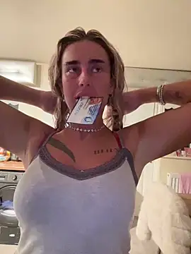 Snapshot of EllieMaeBaby chatting on 10, 3, 2026 EllieMaeBaby online show from 10, 3, 2026